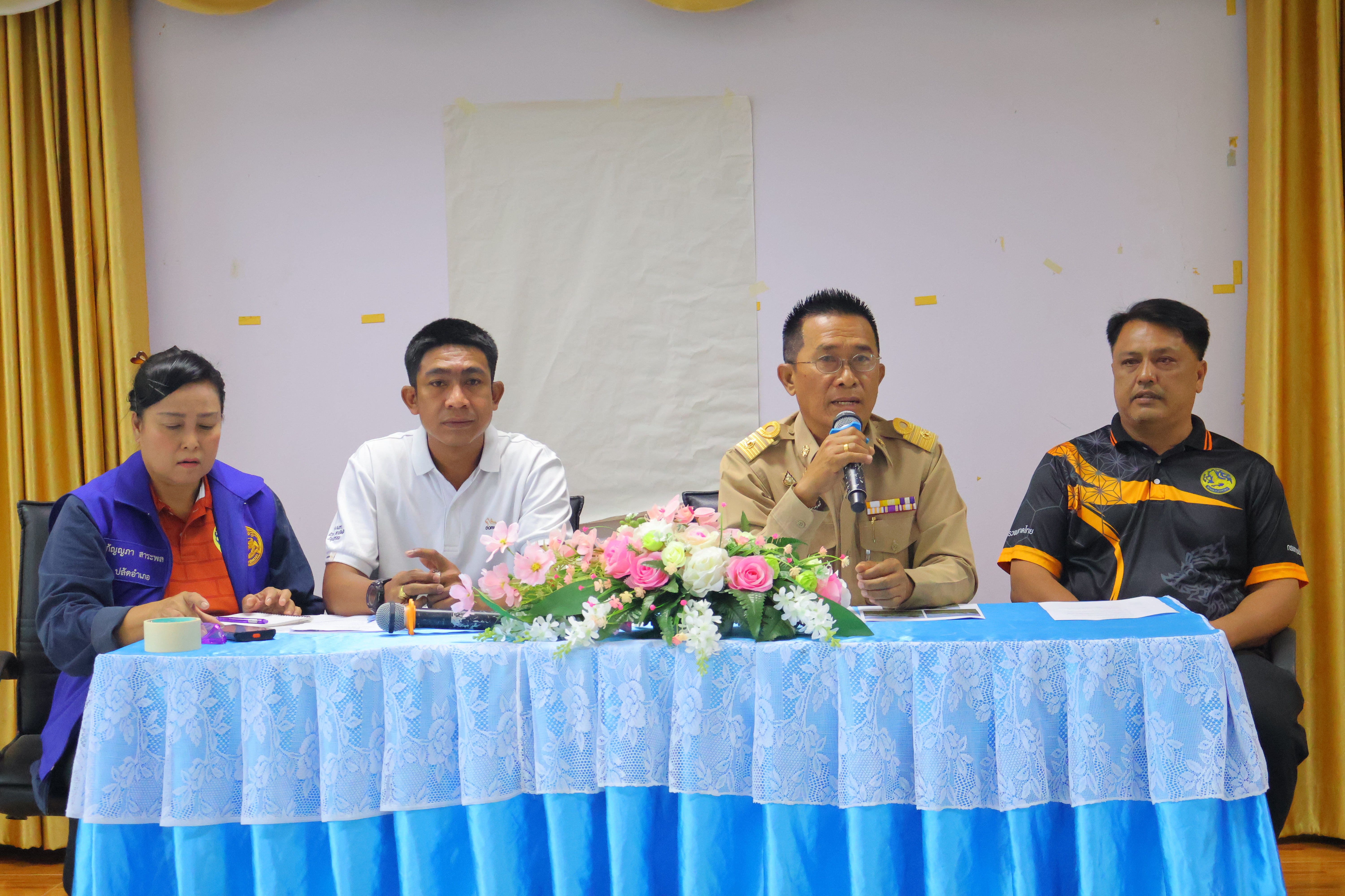 ร่วมประชุมหาแนวทางแก้ไขปัญหาน้ำท่วมขังในพื้นที่การเกษตร ตำบลสายทอง